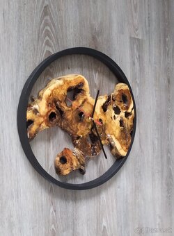 Nastenne hodiny koren - 2