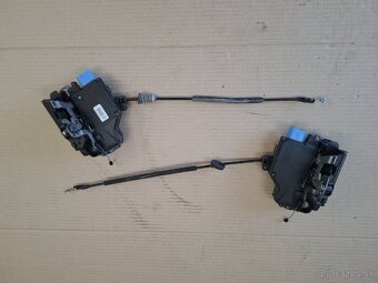 zámky predných dverí Octavia 2 - 2