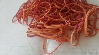 červene gumičky - 2
