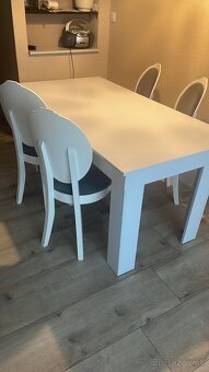 Stôl a stoličky - 2