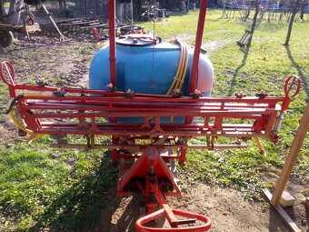 Predam postrekovač neseny 300lit - 2