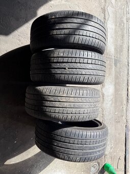 Pneu 235/40 r19 - 2
