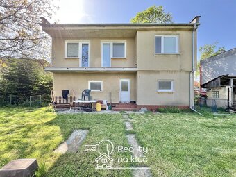 Na predaj dvojgeneračný poschodový rodinný dom - Komjatice - 2