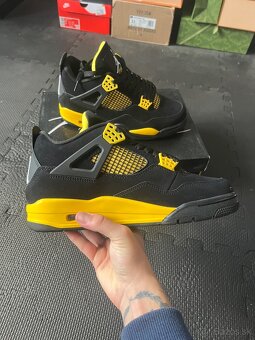 Nike Jordan 4 Yellow Thunder - 2