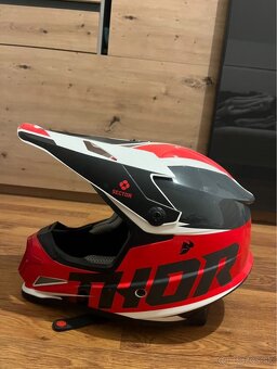 Predám prilbu THOR Sector – top stav - 2