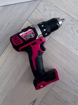 Milwaukee Aku vŕtačka bez príklepu - 2