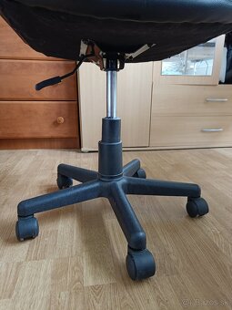 Kancelárske Stolička - 2