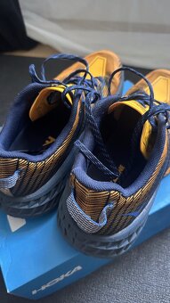 HOKA Speedgoat - 2