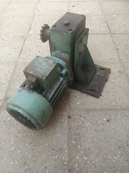 Motor s prevodovkou - 2