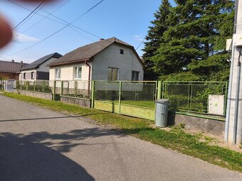 V ČAKLOVE na predaj starší rodinný dom s veľkým pozemkom - 2