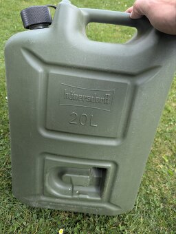 Predám plastový kanister 20l - 2