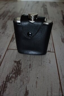 Nerezová ploskačka v koženom puzdre - ťapka - 2