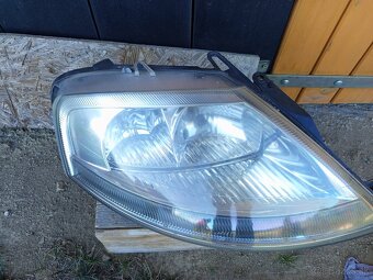 Predný pravý svetlomet na Citroen C3 - 2