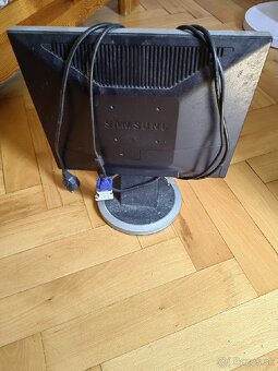 Sync Master 730 BF, Dohodou, Samsung monitor - 2