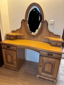 Kozmetický stolík + nočné stolíky - 2