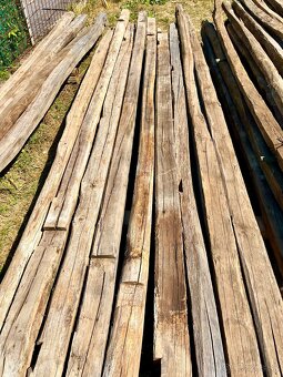 Staré dubové hranoly a trámy - ručne kresané - 2