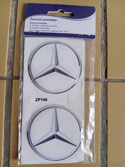 Živicové samolepky na stredy kolies s logom MERCEDES - 2
