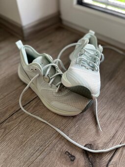 Dámske tenisky Under Armour UA W HOVR Omnia - 2