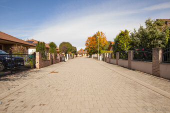 Predaj dom s bazénom, vírivkou, saunou, 792m2 pozemok-Sloven - 2