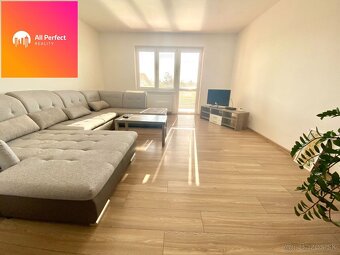 Priestranný zariadený 4-izbový byt s veľkou loggiou, balkóno - 2