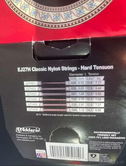 Nová sada gitarových strún. - 2