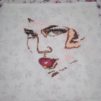 vyšívaná tajomná žena - 2