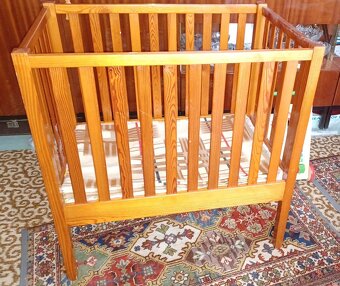 Detská ohrádka drevená , detská postieľka drevená - 2