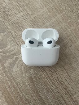 Apple airpods 2021 (3. Generacia) - 2