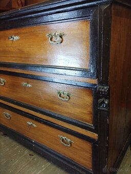 Starožitná komoda - 2