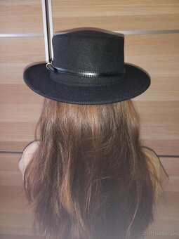 Moderný dámsky klobúk NOVÝ - 2