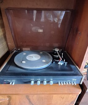 Predám gramofón Tesla NZC 420 - 2