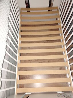 Predám detskú postieľku+ 2x matrac, plachty, mantinel... - 2