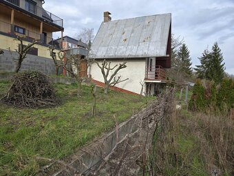 Lukratívny Pozemok 512m² s Murovanou Chatou v Rači pod Lesom - 2