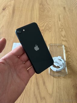 iPhone SE 2020 64 gb Black v záruke - 2