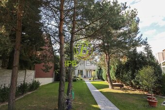 Pekný 7-izbový kompletne zariadený rodinný dom s garážou s v - 2