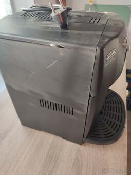 Kávovar DeLonghi Italskej výroby. - 2