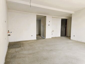 PREDAJ 4 IZBOVÝ BYT S KRÁSNYM VÝHĽADOM NA ZOBORE, BALKÓN 13 - 2