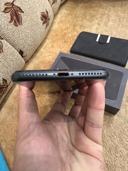 iPhone 8 Plus 64GB - 2