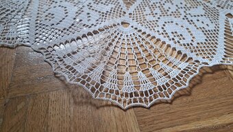 Ručne háčkovaný veľký ozdobný obrus - 2