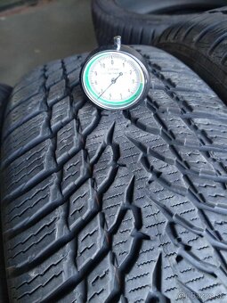 215/60 R 17 zimné Nokian. - 2