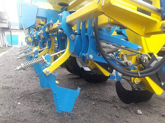 Presný sejací stroj Remsintez SPU - nesený - 2