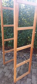 regálové stojky drevené - 2