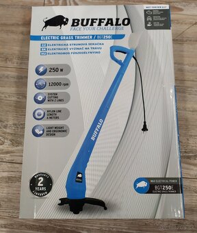 Krovinorez 250W nový - 2