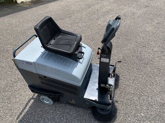 NILFISK SR 1005 B zametačov stroj batériový - 2