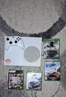 Predám Xbox One S 1TB + hry - 2