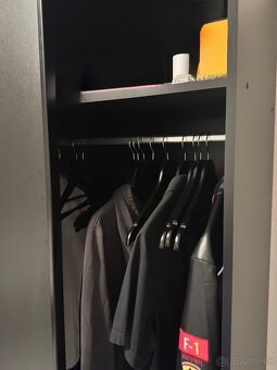 Šatniková skriňa so zrkadlom - 2