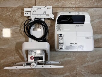 Projektor Epson EB-685W - 2
