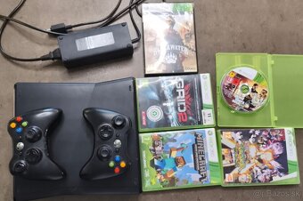 Xbox 360 S Slim – model 1439, plne funkčný - 2