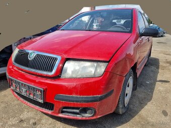 ŠKODA FABIA 1 predný nárazník červenej farby - 2