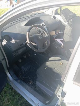 Predám Toyota Yaris na súčiastky - 2